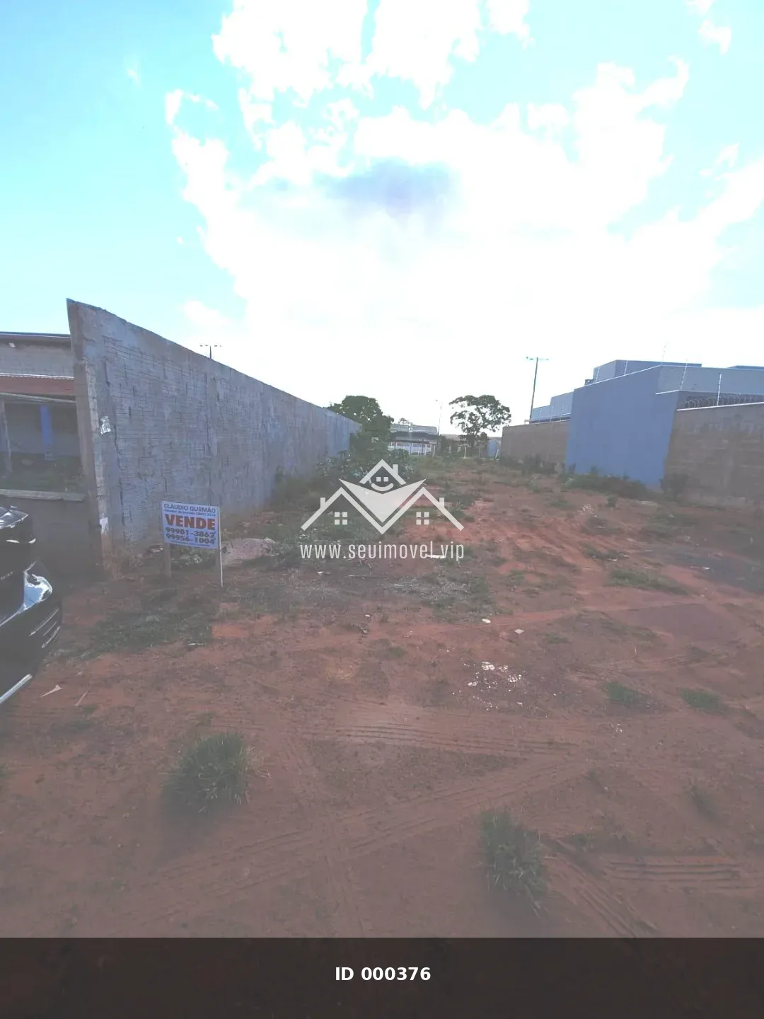 Jardim Noroeste plano e murado